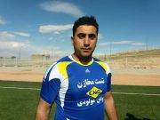 شاهدان عینی از مرگ فوتبالیست بوکانی به نام علی شریفی در حین برگزاری دیدار دوستانه در استادیوم خاتم النبیاء این شهرستان خبر دادند.