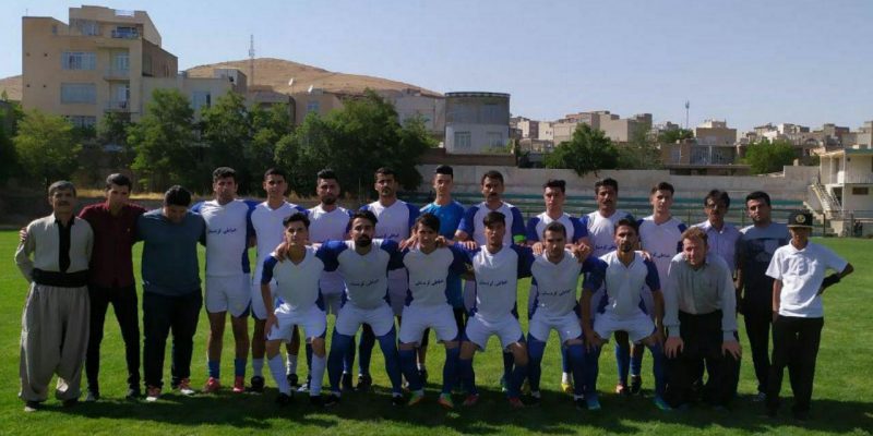 تیم تربیت سقز با اقتدار و بدون شکست قهرمان نیم فصل لیگ برتر فوتبال کردستان شد.
