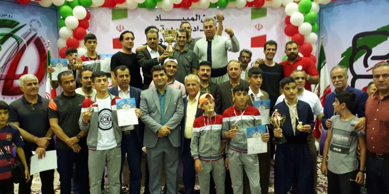 به گزارش یاریزان ؛ در پایان رقابت های المپیاد استعدادهای برتر بوکس کشور تیم استان کردستان بعنوان قهرمان این مسابقات معرفی شد.