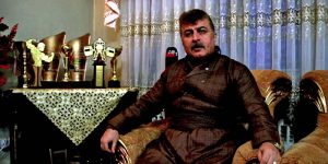 قرنی مصطفی پور رییس اداره ورزش و جوانان شهرستان مهاباد گفت: محمدامین رشه معروف به 'شینه حاجی هاشمی' تاکنون کمک های غیرنقدی و معیشتی شامل برنج، قند، رب، پوشاک بچه، یخچال، پتو و وسایل گرمایشی به صورت حضوری و در پنج مرحله به هموطنان زلزله زده کرمانشاه تقدیم کرده است.