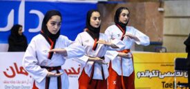 روز اول پانزدهمین دوره رقابت های هانمادانگ قهرمانی آزاد کشور در گروه بانوان با شناخت برترین های این مسابقات به پایان رسید. به گزارش یاریزان؛ پانزدهمین دوره رقابت های هانمادانگ قهرمانی آزاد کشور در گروه بانوان، از امروز شنبه 22 مرداد ماه به میزبانی خانه تکواندو به مدت 2 روز آغاز شد. روز اول رقابت ها با برگزاری مسابقات در بخش های پومسه انفرادی استاندارد، پومسه استاندارد تیمی، مومدولیوچاگی، دولگه چاگی، شکستن در چند جهت و پومسه ابداعی به اتمام رسید. لیست اسامی برترین های روز اول رقابت های قهرمانی آزاد هانمادانگ بانوان ایران به شرح ذیل است: پومسه استاندارد پومسه استاندارد کمتر از 12 سال مقام اول: شیرین سپهوند (خوزستان) مقام دوم: زهرا مهربخش (گلستان) مقام سوم: ملیکا بربری (گلستان) و ریحانه جهانبخشی (خوزستان) رده سنی 13 تا 15 سال مقام اول: زهرا منصوری کیا (خوزستان) مقام دوم: فاطمه رمضانی (مازندران) مقام سوم: مهنا محمدزاده معلم (مازندران) و مهدیا ورقالی (زنجان) پومسه 16 تا 18 سال مقام اول: مهدیه عیسوند (خوزستان) مقام دوم: مرضیه امیری فرد (خوزستان) مقام سوم: مهسا عیسی وند (خوزستان) و فاطمه محمدی (قم) پومسه 19 تا 29 سال مقام اول: مهسا برزگری (البرز) مقام دوم: رعنا شاهین ( تهران و توابع) مقام سوم: دلارام برنقوری (البرز) و نگار اصغری ( تهران و توابع) پومسه 30 تا 39 سال مقام اول: فاطمه محمدعلیزاده (همدان) مقام دوم: نسترن ساعدی فر (خوزستان) مقام سوم: راضیه رضایی (خوزستان) و اکرم نساروند (خوزستان) پومسه 40 تا 59 سال مقام اول: نرجس شریفی (کرمان) مقام دوم: کبری سخایی وطن (قم) مقام سوم: سکینه رضایی (همدان) و نرجس پروین (خراسان رضوی) پومسه استاندارد تیمی کمتر از 18 سال مقام اول: نام آوران پایتخت (تهران و توابع) مقام دوم: هیات تکواندو استان خوزستان مقام سوم: آکادمی مددخانی (زنجان) و ستارگان قدس بالای 19 سال مقام اول: آکادمی مددخانی (زنجان) مقام دوم: معراج (تهران و توابع) مقام سوم: هیات تکواندو استان خوزستان و المپیک گرگان(گلستان ) دولگه چاگی زیر 18 سال مقام اول: دنیا فرهمند (فارس) مقام دوم: الینا محمدی (کردستان) مقام سوم: نادیا اقبالی (خراسان رضوی) و سارا فریدونپور (البرز) بالای 19 سال مقام اول: دنیا یزدان جو (البرز) مقام دوم: فاطمه بزرگی کیا (البرز) ​​​​​ شکستن در چند جهت زیر 18 سال مقام اول: غزل حمیدی (البرز) مقام دوم: فاطمه شیرخانی (البرز) بالای 19 سال مقام اول: شیما داودی (کرمانشاه) مقام دوم: فریماه شیرخانی (البرز) ​​​​​​​مقام سوم: فاطمه بزرگی کیا (البرز) و کیمیا هنرجو (کرمانشاه) مومدولیو چاگی زیر 18 سال مقام اول: عسل میلادی (تهران و توابع) مقام دوم: مبینا مهدوی پارسا (خراسان رضوی) ​​​​​​​مقام سوم: بهار مهدوی (اصفهان) و نادیا اقبالی (خراسان رضوی) بالای 18 سال مقام اول: فاطمه کمری (خوزستان) مقام دوم: اوین فرامرزی (کردستان) ​​​​​​​مقام سوم: نیان شامحمدی (کردستان) و مرسده شهبازی (تهران و توابع) پومسه ابداعی کمتر از 18 سال مقام اول: تیم ستارگان قدس (تهران و توابع) مقام دوم: تیم اقبال گیلان (گیلان) مقام سوم: آکادمی مددخانی (زنجان) و هیات تکواندو استان خوزستان ۴ پومسه ابداعی بالای 19 سال مقام اول: تیم هیات تکواندو خوزستان ۲ (خوزستان) مقام دوم: تیم هیات تکواندو خوزستان ۱ (خوزستان) ​​​​​​​مقام سوم: تیم اسپاکو (قزوین)