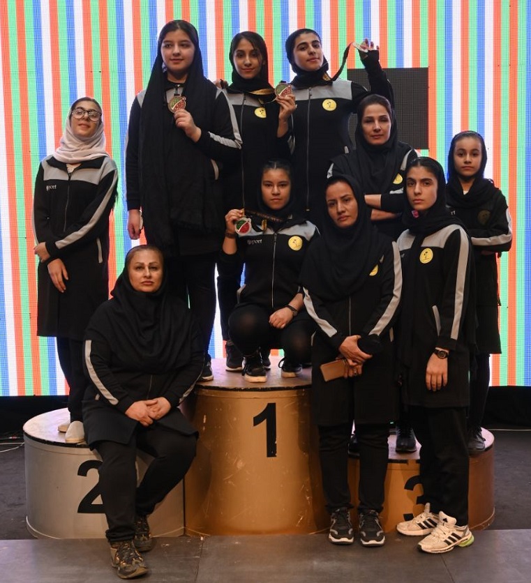 نتایج روز دوم المپیاد استعدادهای برتر ورزنه برداری دختران ایران در پنج وزن پایانی مشخص شد تا تیم کردستان بر سکوی قهرمانی این مسابقات بایستد. به گزارش یاریزان؛ مسابقات وزنه‌برداری سومین المپیاد استعدادهای برتر ورزنه برداری ایران با برگزاری رقابت‌های پنج دسته ۶۴، 71، 76، 81 و +++ کیلوگرم دختران در سالن همایش ایرانیان مجموعه ورزشی آزادی آغاز شد. پس از ۲ روز رقابت جذاب، مسابقات وزنه‌برداری سومین المپیاد استعدادهای برتر ورزش کشور در بخش دختران با قهرمانی کردستان و کسب مدال توسط ۱۶ استان به اتمام رسید. نماینده استان کردستان در مجموع با کسب سه مدال طلا و یک مدال نقره بر سکوی قهرمانی این مسابقات ایستاد. همچنین نماندگان استان های فارس و تهران نیز بترتیب در رتبه های دوم سوم قرار گرفتند. نتایج کامل روز دوم المپیاد استعدادهای برتر ورزنه برداری دختران ایران در دسته 64 کیلوگرم به شرح زیر اعلام شد: 1- عسل کفاش زاده فارس یکضرب ۵۸، دوضرب ۷۲، مجموع ۱۳۰ کیلوگرم 2- آریانا بهرامی کردستان یکضرب ۵۴، دوضرب ۶۸، مجموع ۱۲۲ کیلوگرم 3- تارا درویش همدان یکضرب ۵۳، دوضرب ۶۲، مجموع ۱۱۵ کیلوگرم ۴- آیدا هلالی اردبیل یکضرب ۵۱، دوضرب ۵۵، مجموع ۱۰۶ کیلوگرم ۵- کوثر نصیری زنجان یکضرب ۴۷، دوضرب ۵۰، مجموع ۹۷ کیلوگرم ۶- ساینا میرزایی اردبیل یکضرب ۴۲، دوضرب ۵۱، مجموع ۹۳ کیلوگرم ۷- نازنین رحیمی قم یکضرب ۴۰، دوضرب ۵۲، مجموع ۹۲ کیلوگرم ۸- نجمه پیر فلاک همدان یکضرب ۳۵، دوضرب ۴۰، مجموع ۷۵ کیلوگرم ۹- صبا نوروزی خراسان شمالی یکضرب ۳۵، دوضرب ۴۰، مجموع ۷۵ کیلوگرم نتایج روز دوم المپیاد استعدادهای برتر ورزنه برداری دختران ایران در دسته 71 کیلوگرم به شرح زیر اعلام شد: 1- لعیا کریمی (البرز) یکضرب 70، دوضرب 80، مجموع 150 کیلوگرم 2- ندا جوکار (هرمزگان) یکضرب 60، دوضرب 77، مجموع 137 کیلوگرم 3- ستایش لاریجانی (تهران) یکضرب 53، دوضرب 62، مجموع 115 کیلوگرم 4- نیکو ظریفی (لرستان) یکضرب 50، دوضرب 55، مجموع 105 کیلوگرم 5- زهرا پیرعباسی (خوزستان) یکضرب 48، دوضرب 55، مجموع 103 کیلوگرم 6- مهسا بهشتی (اردبیل) یکضرب 41، دوضرب 49، مجموع 90 کیلوگرم 7- شاینا شاه ایداغلو (تهران) یکضرب 40، دوضرب 43، مجموع 83 کیلوگرم 8- یگانه معماری (همدان) یکضرب 32، دوضرب 44، مجموع 76 کیلوگرم 9- سویل کامجو (اردبیل) یکضرب 31، دوضرب 35، مجموع 66 کیلوگرم نتایج روز دوم المپیاد استعدادهای برتر ورزنه برداری دختران ایران در دسته 76 کیلوگرم به شرح زیر اعلام شد: 1- عسل کدخدایی (همدان) یکضرب 71، دوضرب 85، مجموع 156 کیلوگرم 2- پارمیس شیخ الاسلامی (مازندران) یکضرب 52، دوضرب 63، مجموع 115 کیلوگرم 3- آیدا پورحسینی (چهارمحال و‌بختیاری) یکضرب 45، دوضرب 52، مجموع 97 کیلوگرم 4- رویا نوروزی نژاد (اردبیل) یکضرب 45، دوضرب 50، مجموع 95 کیلوگرم 5- دنیا عباسی (چهارمحال و‌بختیاری) یکضرب 40، دوضرب 45، مجموع 85 کیلوگرم 6- ستایش سوری (البرز) یکضرب 38، دوضرب 42، مجموع 80 کیلوگرم 7- سنا رییسی (مازندران) یکضرب 35، دوضرب 45، مجموع 80 کیلوگرم 8- مریم رضایی نازنین (آذربایجان غربی) یکضرب 35، دوضرب 45، مجموع 80 کیلوگرم 9- رامیسا یوسفی (خراسان رضوی) یکضرب 35، دوضرب 42، مجموع 77 کیلوگرم نتایج روز دوم المپیاد استعدادهای برتر ورزنه برداری دختران ایران در دسته 81 کیلوگرم به شرح زیر اعلام شد: 1- جوآنا نمازی (کردستان) یکضرب 51، دوضرب 67، مجموع 118 کیلوگرم 2- زهرا خلیلی (آذربایجان شرقی) یکضرب 50، دوضرب 60، مجموع 110 کیلوگرم 3- مانیا کرم پور (خوزستان) یکضرب 49، دوضرب 53، مجموع 102 کیلوگرم 4- آیسان ادیب (اردبیل) یکضرب 46، دوضرب 51، مجموع 97 کیلوگرم 5- ملیکا آذرخوش (لرستان) یکضرب 46، دوضرب 51، مجموع 97 کیلوگرم 6- ژیلا محسنی (البرز) یکضرب 44، دوضرب 44، مجموع 88 کیلوگرم نتایج روز دوم المپیاد استعدادهای برتر ورزنه برداری دختران ایران در دسته 81+ کیلوگرم به شرح زیر اعلام شد: 1- حسنا امیری (کردستان) یکضرب 78، دوضرب 91، مجموع 169 کیلوگرم 2- هستی اسدپور (خوزستان) یکضرب 70، دوضرب 85، مجموع 155 کیلوگرم 3- تسنیم مجیدی (اردبیل) یکضرب 66، دوضرب 82، مجموع 148 کیلوگرم 4- گردآفرید بهلولی (لرستان) یکضرب 65، دوضرب 83، مجموع 148 کیلوگرم 5- ترنم اسماعیلی (فارس) یکضرب 66، دوضرب 76، مجموع 142 کیلوگرم 6- نگار شریفی (گلستان) یکضرب 65، دوضرب 74، مجموع 139 کیلوگرم 7- دنیاشنبه زاده (خوزستان) یکضرب 55، دوضرب 60، مجموع 115 کیلوگرم 8- کیانا لشنی (فارس) یکضرب 50، دوضرب 53، مجموع 103 کیلوگرم 9- آیلین مدنی (تهران) یکضرب 43، دوضرب 53، مجموع 96 کیلوگرم در پایان روز دوم و بر اساس نتایج کسب شده، رده بندی مدالی تیم‌های شرکت کننده در المپیاد استعدادهای برتر ورزنه برداری دختران ایران به شرح زیر است: ۱. کردستان (سه طلا و یک نقره) ۲. فارس (دو طلا، یک نقره و یک برنز) ۳. تهران (یک طلا، دو نقره و یک برنز) ۴. مازندران (یک طلا و یک نقره) ۵. همدان (یک طلا و یک برنز) ۶. البرز (یک طلا) -. سیستان و بلوچستان (یک طلا) ۸. خوزستان (دو نقره و دو برنز) ۹. آذربایجان شرقی (یک نقره) -. ایلام (یک نقره) -. هرمزگان (یک نقره) ۱۲. لرستان (یک برنز) -. اردبیل (یک برنز) -. کرمان (یک برنز) -. قزوین(یک برنز) -. چهارمحال و بختیاری (یک برنز) نتایج کامل روز اول المپیاد استعدادهای برتر ورزنه برداری ایران در بخش دختران را در لینک زیر بخوانید.