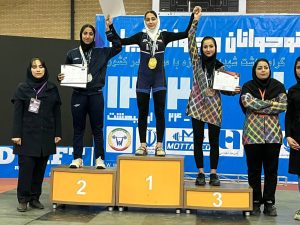 مسابقات وزنه برداری قهرمانی بانوان ایران با معرفی نفرات برتر و با درخشش دختران ورزشکار کورد در همدان آغاز شد. به گزارش یاریزان؛ مسابقات وزنهبرداری قهرمانی نوجوانان و جوانان ایران در بخش بانوان، از ساعت ۱۰ صبح یکشنبه (امروز) ۱۶ اردیبهشت در سالن امام علی (ع) دانشگاه آزاد اسلامی واحد همدان آغاز شد. ۴۱ مربی از ۲۸ استان در بخش دختران مسابقات وزنهبرداری قهرمانی نوجوانان و جوانان ایران حضور دارند و در بخش نوجوانان ۵۳ ورزشکار و در بخش جوانان ۷۳ ورزشکار در همدان به روی تخته می روند. نتایج مسابقات وزنه برداری قهرمانی بانوان ایران به شرح ذیل است: دسته 40 کیلوگرم نوجوانان 🔹 یکضرب 🥇 زهرا پورامین (کرمان): 44 کیلوگرم 🔹 دوضرب 🥇 زهرا پورامین (کرمان): 50 کیلوگرم 🔶 مجموع 🥇 زهرا پورامین (کرمان): 94 کیلوگرم دسته 45 کیلوگرم نوجوانان 🔹 یکضرب 🥇 هدیه سهراب پور پاریزی (کرمان): 38 کیلوگرم 🥈 حنانه بیژنی (ایلام): 37 کیلوگرم 🥉 پرنیا افشار (خراسان رضوی): 35 کیلوگرم 🔹 دوضرب 🥇 حنانه بیژنی (ایلام): 52 کیلوگرم 🥈 هدیه سهراب پور پاریزی (کرمان): 46 کیلوگرم 🥉 پرنیا افشار (خراسان رضوی): 35 کیلوگرم 🔶 مجموع 🥇 حنانه بیژنی (ایلام): 89 کیلوگرم 🥈 هدیه سهراب پور پاریزی (کرمان): 84 کیلوگرم 🥉 پرنیا افشار (خراسان رضوی): 70 کیلوگرم دسته 49 کیلوگرم نوجوانان 🔹 یکضرب 🥇 ساغر حاج محمدی (کرمان): 40 کیلوگرم 🥈 متینا ثاقب ذبیحی (خراسان رضوی): 35 کیلوگرم 🥉 فاطمه طهماسبی (چهارمحال و بختیاری): 32 کیلوگرم 🔹 دوضرب 🥇 ساغر حاج محمدی (کرمان): 49 کیلوگرم 🥈 متینا ثاقب ذبیحی (خراسان رضوی): 49 کیلوگرم 🥉 فاطمه طهماسبی (چهارمحال و بختیاری): 40 کیلوگرم 🔶 مجموع 🥇ساغر حاج محمدی (کرمان): 89 کیلوگرم 🥈 متینا ثاقب ذبیحی (خراسان رضوی): 84 کیلوگرم 🥉 فاطمه طهماسبی (چهارمحال و بختیاری): 72 کیلوگرم دسته 55 کیلوگرم نوجوانان 🔹 یکضرب 🥇 مریم کشتکار (فارس): 60 کیلوگرم 🥈 مهسا قیاسی (همدان): 48 کیلوگرم 🥉 نگین سهراب پور پاریزی (کرمان): 43 کیلوگرم 🔹 دوضرب 🥇 مریم کشتکار (فارس): 80 کیلوگرم 🥈 مهسا قیاسی (همدان): 65 کیلوگرم 🥉 نگین سهراب پور پاریزی (کرمان): 51 کیلوگرم 🔶 مجموع 🥇 مریم کشتکار (فارس): 140 کیلوگرم 🥈 مهسا قیاسی (همدان): 113 کیلوگرم 🥉 نگین سهراب پور پاریزی (کرمان): 94 کیلوگرم دسته 45 کیلوگرم جوانان 🔹 یکضرب 🥇 آنا مرادی (خوزستان): 43 کیلوگرم 🥈 مونا نژادنیلی (خوزستان): 41 کیلوگرم 🔹 دوضرب 🥇 آنا مرادی (خوزستان): 53 کیلوگرم 🥈 مونا نژادنیلی (خوزستان): 52 کیلوگرم 🥉 مهدیس هاشمیپور (هرمزگان): 47 کیلوگرم 🔶 مجموع 🥇 آنا مرادی (خوزستان): 96 کیلوگرم 🥈 مونا نژادنیلی(خوزستان): 93 کیلوگرم دسته 49 کیلوگرم جوانان 🔹 یکضرب 🥇 شراره احمدنژاد (آذربایجان غربی): 55 کیلوگرم 🥈 فاطمه ذاکری (هرمزگان): 40 کیلوگرم 🥉 هانیه حموله (لرستان): 38 کیلوگرم 🔹 دوضرب 🥇 شراره احمدنژاد (آذربایجان غربی): 60 کیلوگرم 🥈 فاطمه ذاکری(هرمزگان): 53 کیلوگرم 🥉 هانیه حموله (لرستان): 42 کیلوگرم 🔶 مجموع 🥇 شراره احمدنژاد (آذربایجان غربی): 115 کیلوگرم 🥈 فاطمه ذاکری (هرمزگان): 93 کیلوگرم 🥉 هانیه حموله (لرستان): 80 کیلوگرم دسته 55 کیلوگرم جوانان 🔹 یکضرب 🥇 حدیث ترک (کرمان): 73 کیلوگرم 🥈 آنیتا فیضی (کردستان): 70 کیلوگرم 🥉 تینا یاری (آذربایجان شرقی): 67 کیلوگرم 🔹 دوضرب 🥇 حدیث ترک (کرمان): 88 کیلوگرم 🥈 تینا یاری (آذربایجان شرقی): 75 کیلوگرم 🥉 ساره زارعی (فارس): 55 کیلوگرم 🔶 مجموع 🥇 حدیث ترک (کرمان): 161 کیلوگرم 🥈 تینا یاری (آذربایجان شرقی): 142 کیلوگرم 🥉 ساره زارعی (فارس): 105 کیلوگرم دسته 59 کیلوگرم نوجوانان 🔹 یکضرب 🥇 سیده زهرا حسینی (مازندران): 70 کیلوگرم 🥈 نازنین زهرا صفی جهانشاهی (کرمان): 57 کیلوگرم 🥉 هستی صدیقی (اصفهان): 56 کیلوگرم 🔹 دوضرب 🥇 سیده زهرا حسینی (مازندران): 85 کیلوگرم 🥈 هستی صدیقی (اصفهان): 74 کیلوگرم 🥉 نازنین زهرا صفی جهانشاهی (کرمان): 72 کیلوگرم 🔶 مجموع 🥇 سیده زهرا حسینی (مازندران): 155 کیلوگرم 🥈 هستی صدیقی (اصفهان): 130 کیلوگرم 🥉 نازنین زهرا صفی جهانشاهی (کرمان): 129 کیلوگرم دسته 64 کیلوگرم نوجوانان 🔹 یکضرب 🥇 تارا درویشی (همدان): 66 کیلوگرم 🥈 مبینا حسینی (خوزستان): 62 کیلوگرم 🥉 مریم بابایی (تهران): 60 کیلوگرم 🔹 دوضرب 🥇 تارا درویشی (همدان): 80 کیلوگرم 🥈 مبینا حسینی (خوزستان): 76 کیلوگرم 🥉 سونیا وطن (اردبیل): 75 کیلوگرم 🔶 مجموع 🥇 تارا درویشی (همدان): 146 کیلوگرم 🥈 مبینا حسینی (خوزستان): 138 کیلوگرم 🥉 سونیا وطن (اردبیل): 134 کیلوگرم