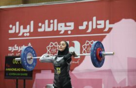 دختر وزنه بردار مهابادی مدال نقره قهرمانی جوانان ایران را بر گردن آویخت
