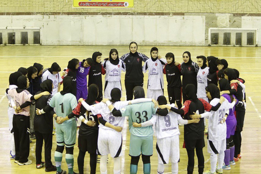 صعود دختران کرمانشاهی و کامیارانی بە مرحلە یک هشتم لیگ مناطق فوتسال ایران